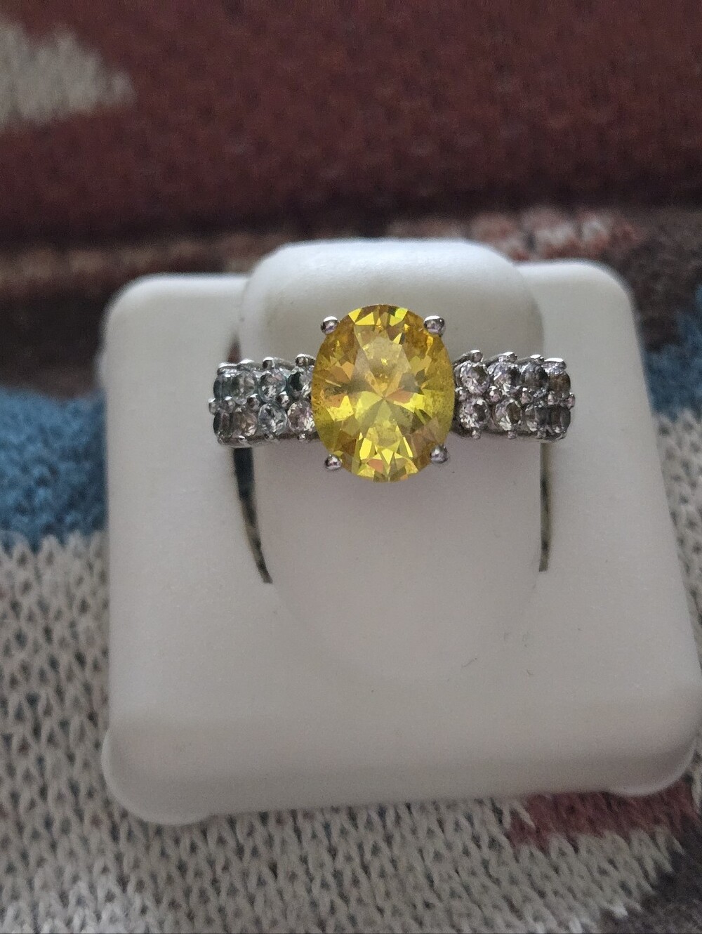 Oval Yellow And White Round Czs In Silver